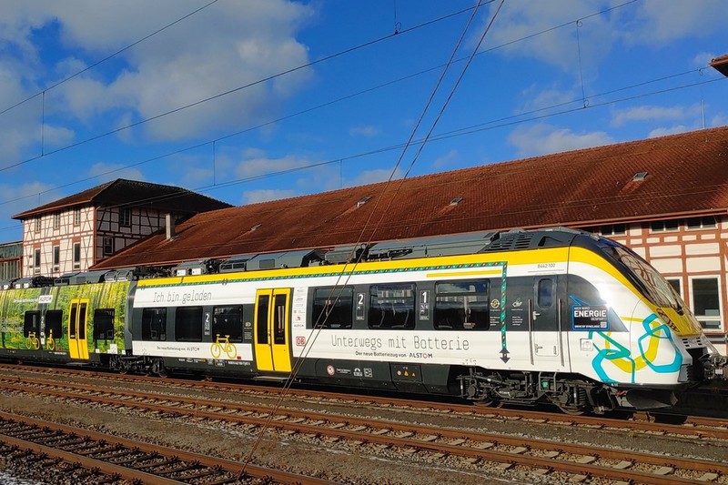 Alstom i Deutsche Bahn testują pierwszy pociąg bateryjny w ruchu pasażerskim
