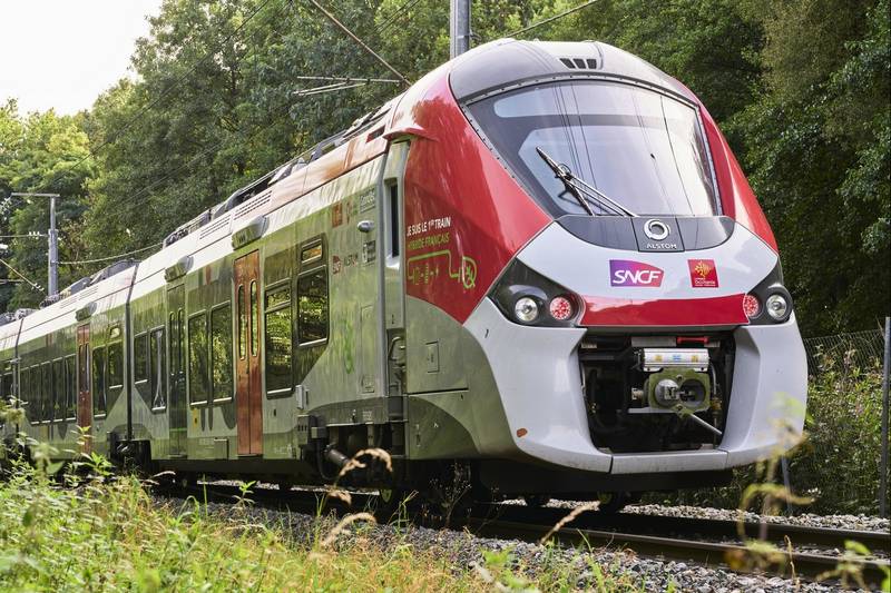 SNCF Voyageurs i Alstom przedstawiają pierwszy francuski pociąg hybrydowy [GALERIA]