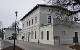 PKP S.A. przekazała pasażerom przebudowane dworce w Kątach Wrocławskich i Smolcu