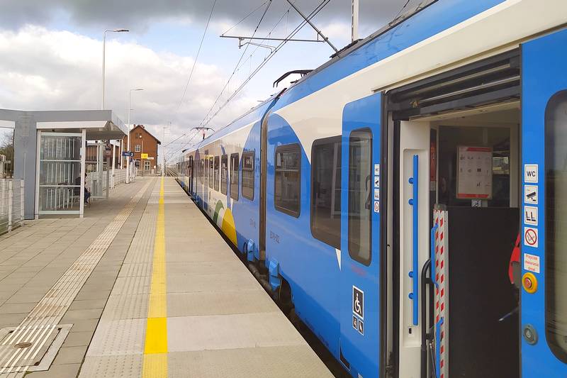 Wygodniej do pociągów z nowych peronów w Kolinie i Morzycy