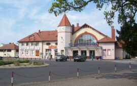 PKP S.A. podpisały umowę na przebudowę dworca Kołobrzegu [WIZUALIZACJE]
