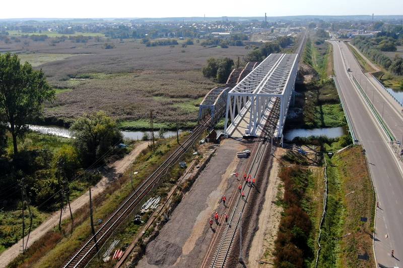 Rail Baltica: po nowym moście kolejowym nad Narwią
