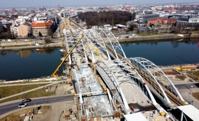 Środkowy most kolejowy nad Wisłą w Krakowie jest już złożony