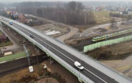 PLK udostępniły nowy wiadukt w Łochowie