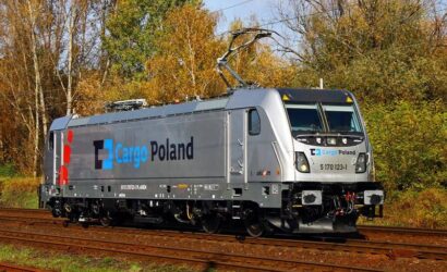Trzy lokomotywy Traxx DC3 w parku taborowym CD Cargo Poland