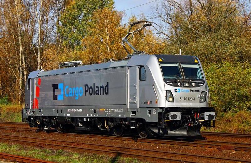 Trzy lokomotywy Traxx DC3 w parku taborowym CD Cargo Poland