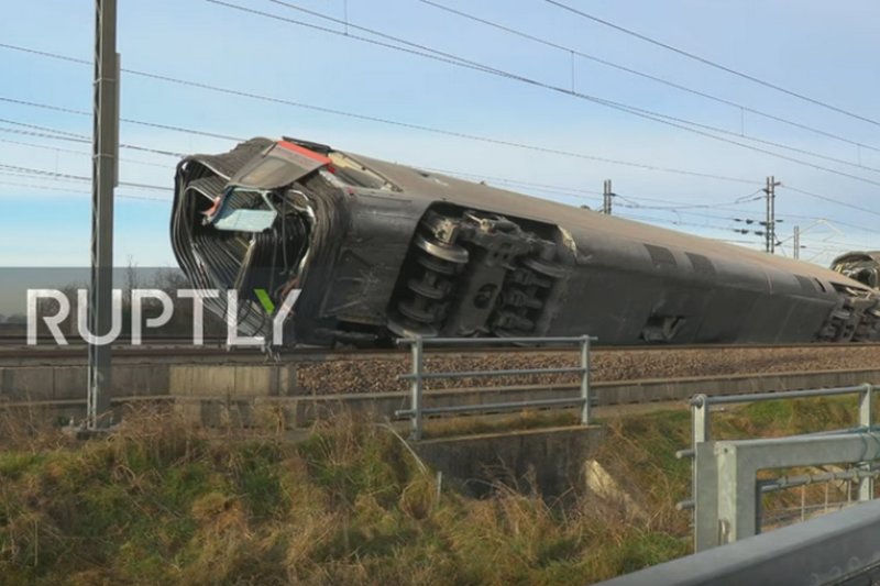 Włochy: katastrofa kolejowa pod Mediolanem