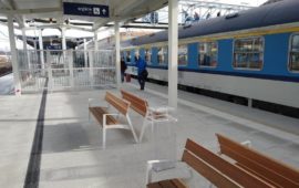 Podróżni korzystają już z dwóch nowych peronów stacji Rzeszów Główny