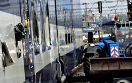 Czechy: pociąg RegioShark zderzył się z koparką