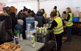 Fundacja Grupy PKP finansuje posiłki dla uchodźców z Ukrainy