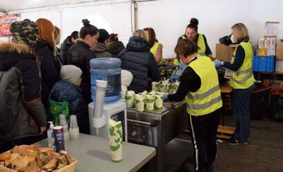 Fundacja Grupy PKP finansuje posiłki dla uchodźców z Ukrainy