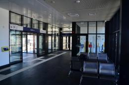 Dworzec Nidzica - IDS - kontrastowa kolorystyka wnętrz