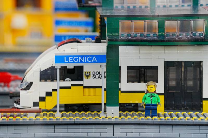 Pierwsza kolejowa makieta Lego na polskim dworcu [GALERIA]
