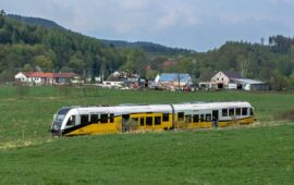Wracają sezonowe pociągi Kolei Dolnośląskich do Skalnego Miasta