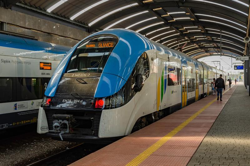 Koleje Śląskie chwalą się rosnącą punktualnością pociągów