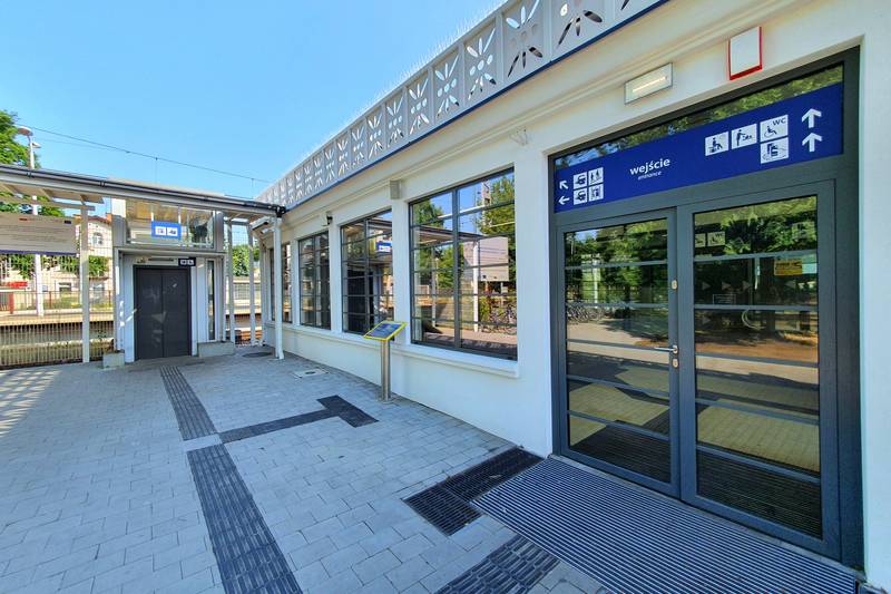 PKP S.A. otworzyły dworzec w Milanówku po modernizacji [GALERIA]
