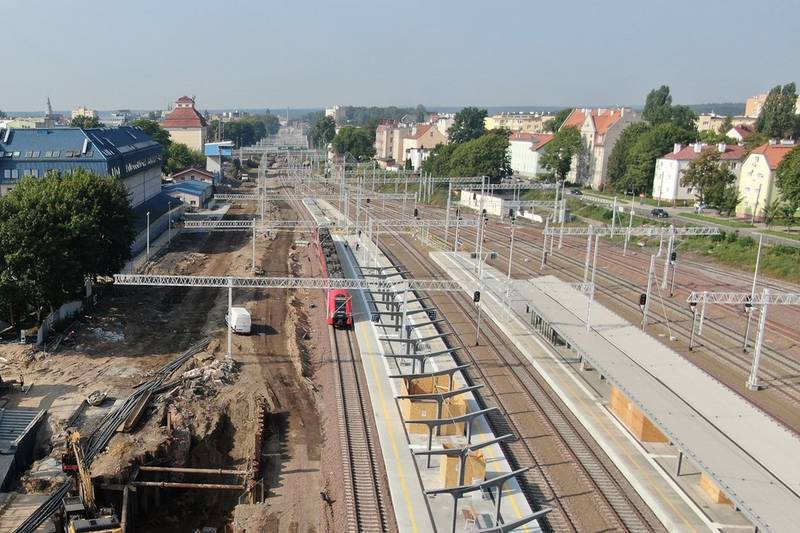 Podróżni korzystają już tylko z przebudowanych peronów na stacji Olsztyn Gł.