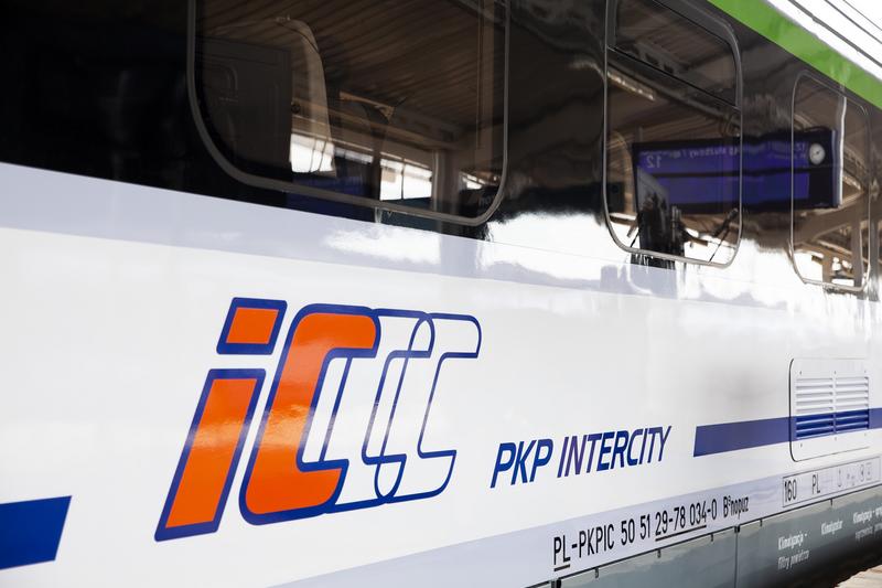 PKP Intercity sonduje ceny udostępniania Internetu po WiFi w wagonach