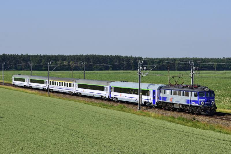 PKP Intercity otrzyma 1,19 mld zł rekompensaty za realizację usług przewozowych w ramach RRJ 2021/2022