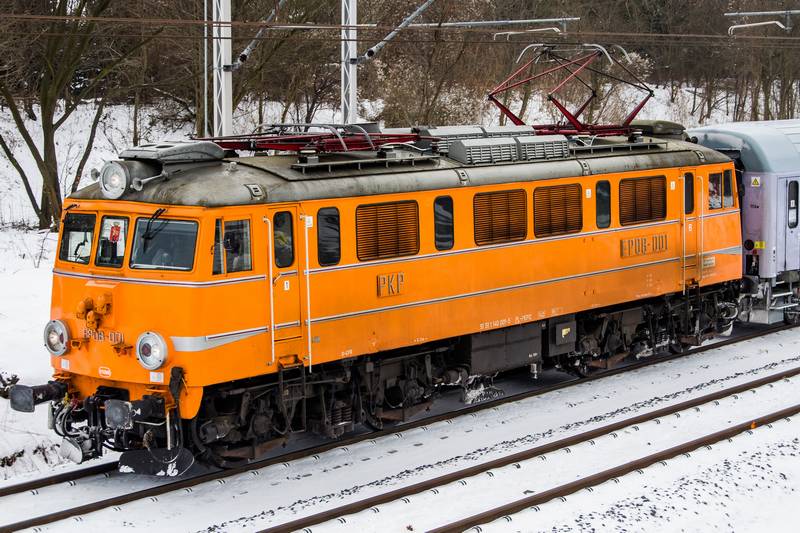 EP08-001 wróciła do obsługi pociągów PKP Intercity - Kolejowy Portal
