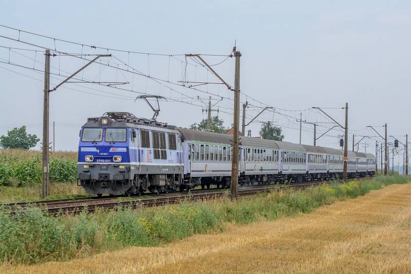 Trzy oferty na ochronę wybranych pociągów PKP Intercity