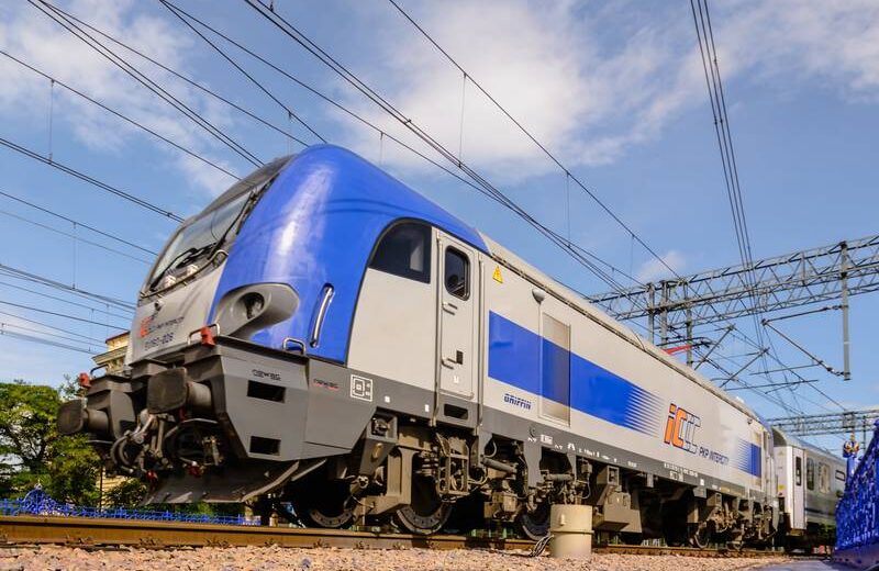 7 podmiotów zgłosiło się do przetargu na dostawę 63 wielosystemowych lokomotyw dla PKP IC