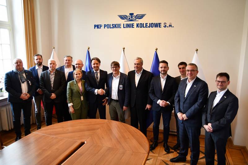 Spotkanie PKP PLK z przedstawicielami Alstomu o transformacji cyfrowej na kolei