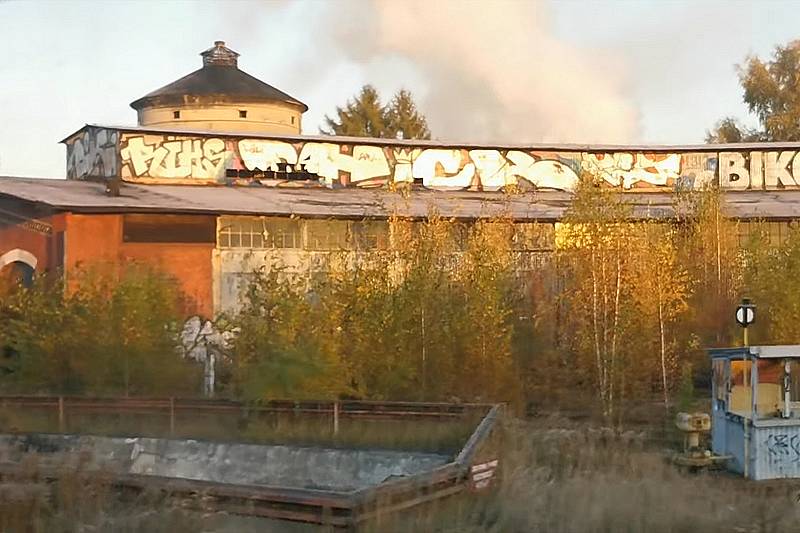 Pożar budynku administracyjnego nieczynnej lokomotywowni w Katowicach