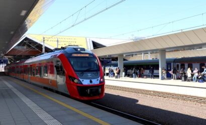 W marcu 2023 r. pociągami podróżowało 31,1 mln pasażerów