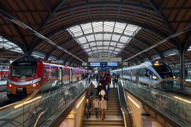 W I kw. 2022 r. do stacji końcowej punktualnie przyjechało ponad 91% pociągów pasażerskich