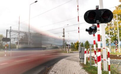 Sprawdź czy już wszystko wiesz o bezpieczeństwie kolejowym i obejrzyj „Auto Bezpiecznych”