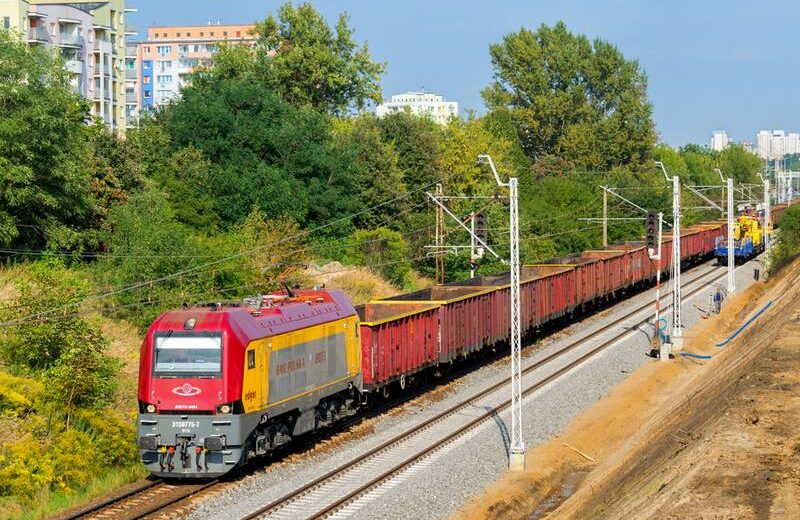Już wkrótce instalacje fotowoltaiczne zasilą infrastrukturę Rail Polska