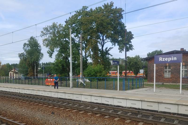 Podejrzany pakunek przyczyną wstrzymania ruchu pociągów na stacji Rzepin