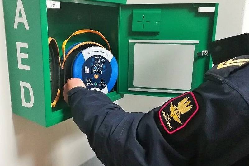 Funkcjonariusze SOK użyli defibrylatora, aby ratować ludzkie życie