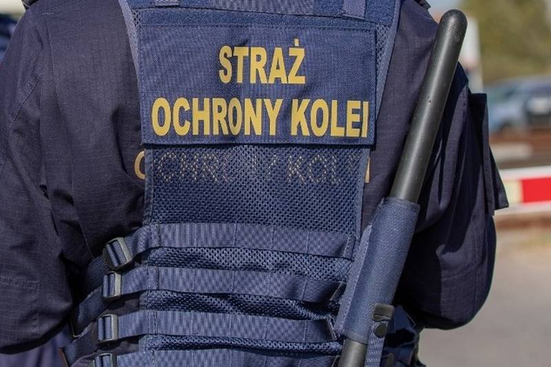 Szczecin: funkcjonariusze SOK uratowali życie mężczyzny, który uderzył głową w krawężnik