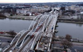 Kończy się budowa ostatniego z nowych mostów kolejowych nad Wisłą w Krakowie