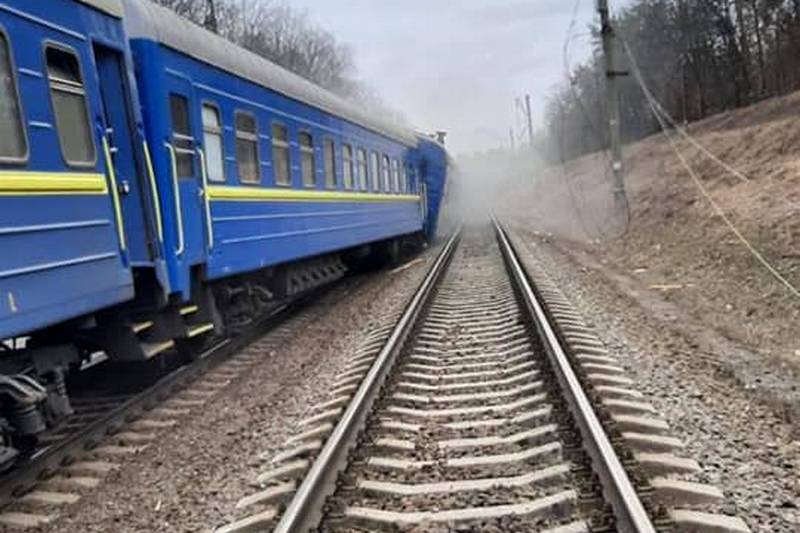 Ukraina: pocisk uszkodził tor. Wykoleił się pociąg pasażerski