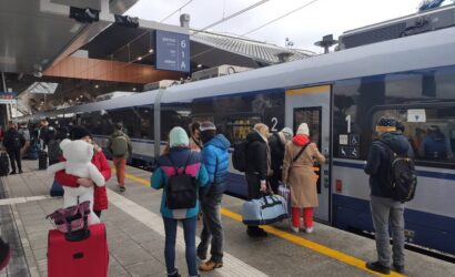 Pasażerowie korzystają z nowego peronu na stacji Warszawa Zachodnia [GALERIA]